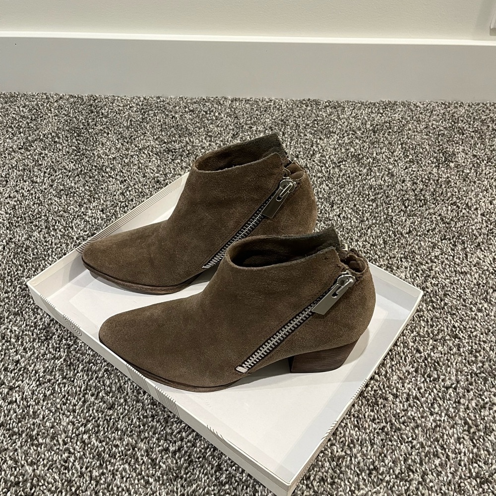 Bella Belle zippered suede bootie